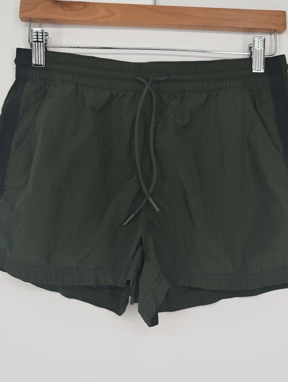 Athleta Expedition Shorts Size Small